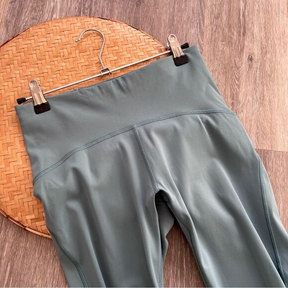 Lululemon Train times leggings high Rise mesh side panel women’s size 6 - Picture 6 of 12